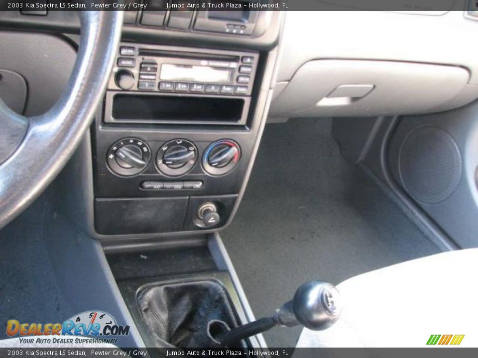 2003 Kia Spectra LS Sedan Pewter Grey / Grey Photo #17