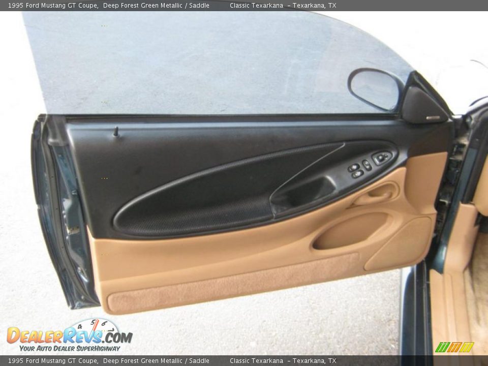 Door Panel of 1995 Ford Mustang GT Coupe Photo #16