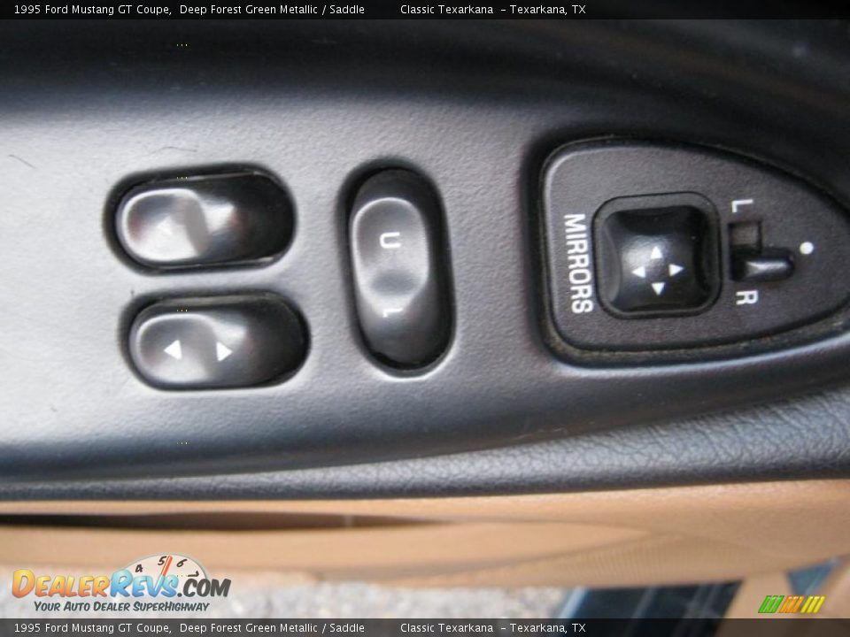 Controls of 1995 Ford Mustang GT Coupe Photo #17