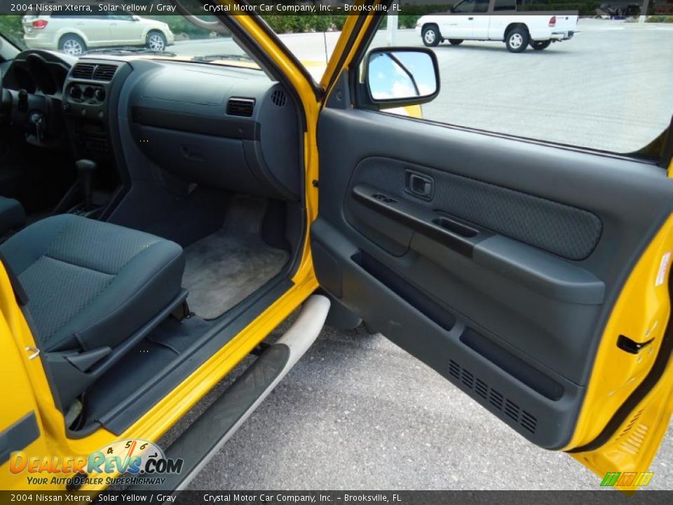 2004 Nissan Xterra Solar Yellow / Gray Photo #18
