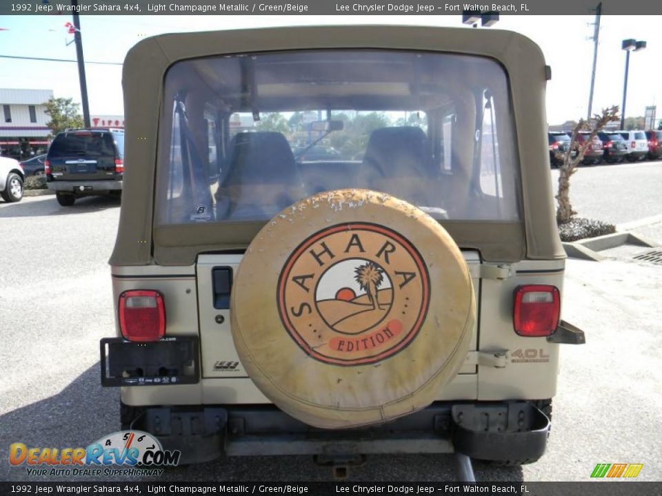 1992 Jeep Wrangler Sahara 4x4 Light Champagne Metallic / Green/Beige Photo #4