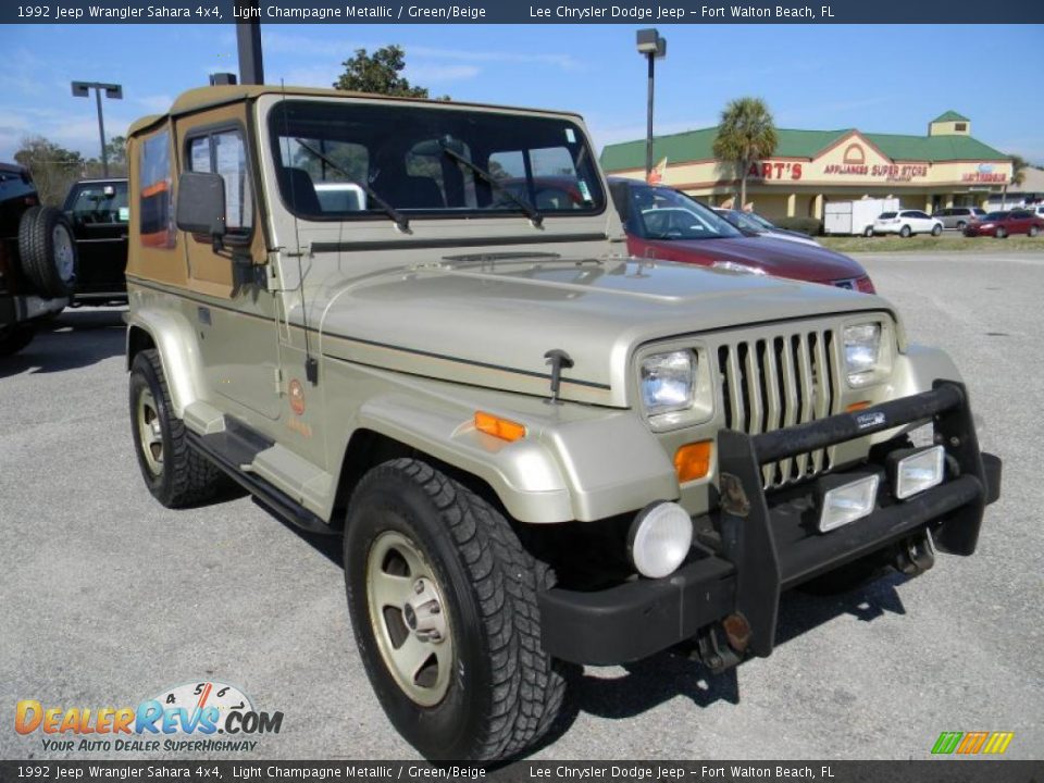 Front 3/4 View of 1992 Jeep Wrangler Sahara 4x4 Photo #7