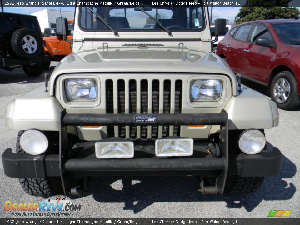1992 Jeep Wrangler Sahara 4x4 Light Champagne Metallic / Green/Beige Photo #8
