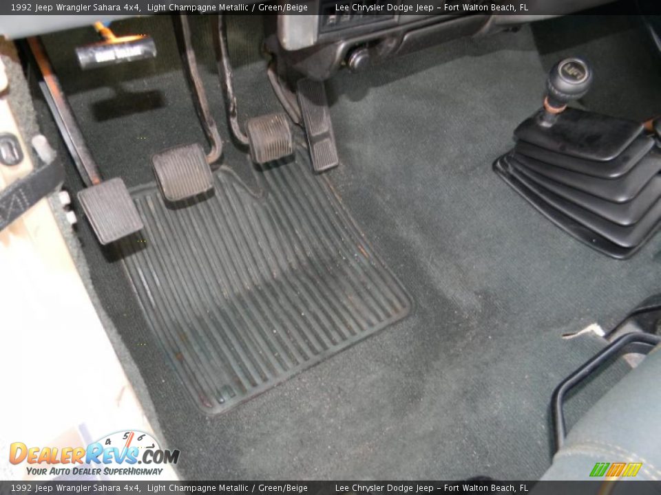 Controls of 1992 Jeep Wrangler Sahara 4x4 Photo #14