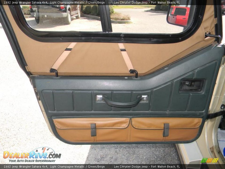 Door Panel of 1992 Jeep Wrangler Sahara 4x4 Photo #16