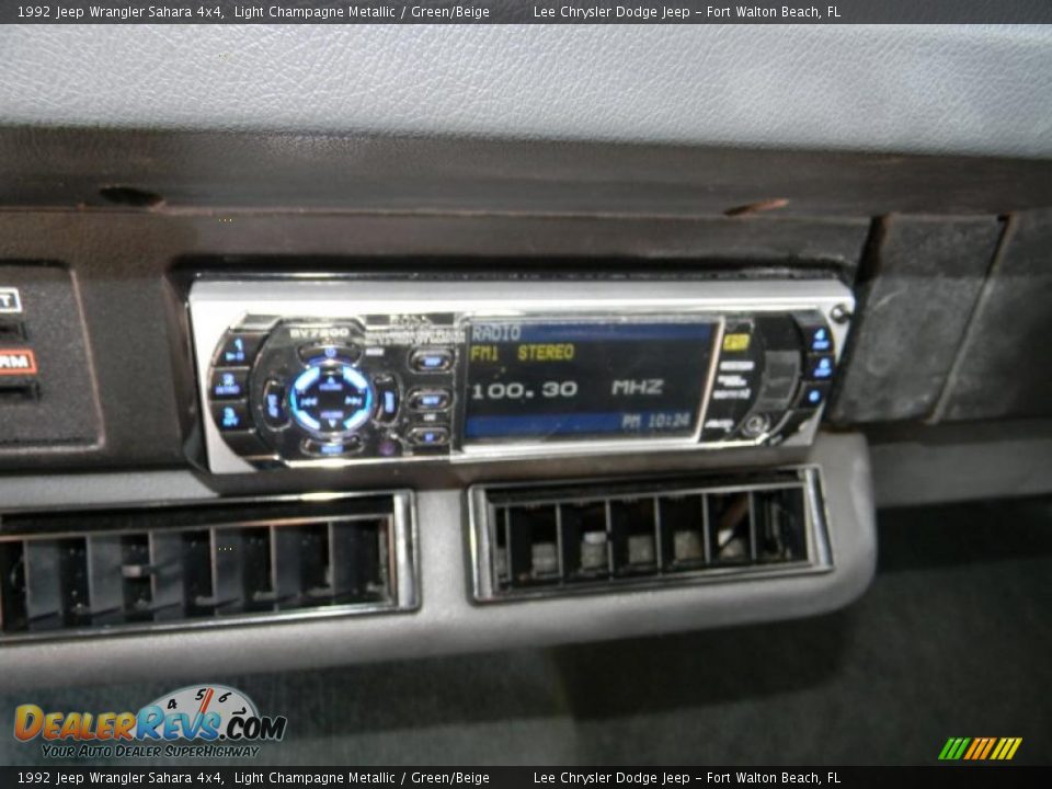 1992 Jeep Wrangler Sahara 4x4 Light Champagne Metallic / Green/Beige Photo #19