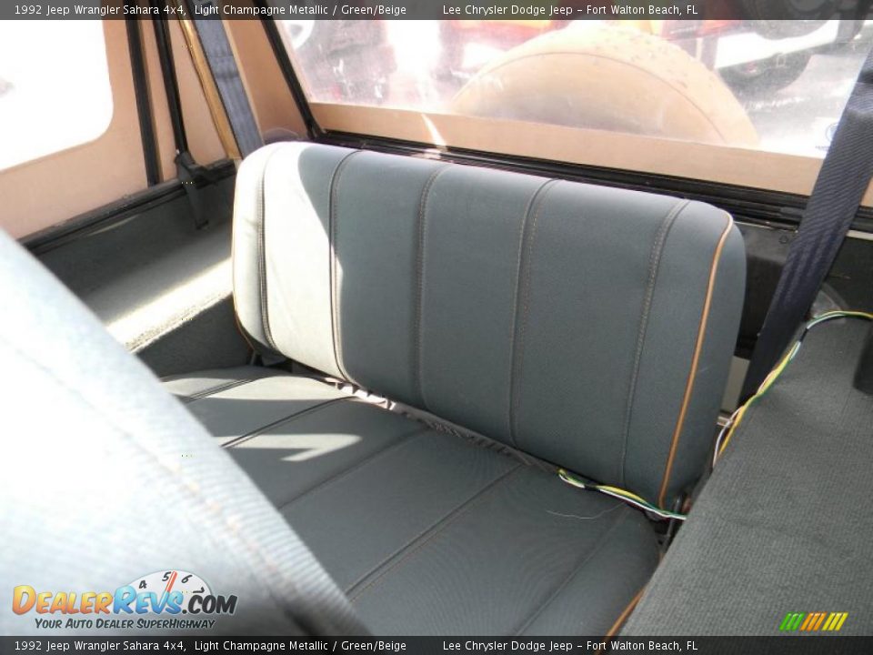1992 Jeep Wrangler Sahara 4x4 Light Champagne Metallic / Green/Beige Photo #20