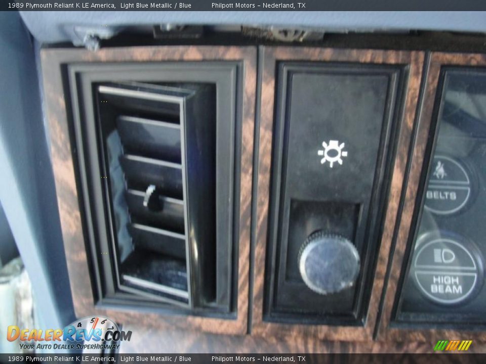 Controls of 1989 Plymouth Reliant K LE America Photo #34