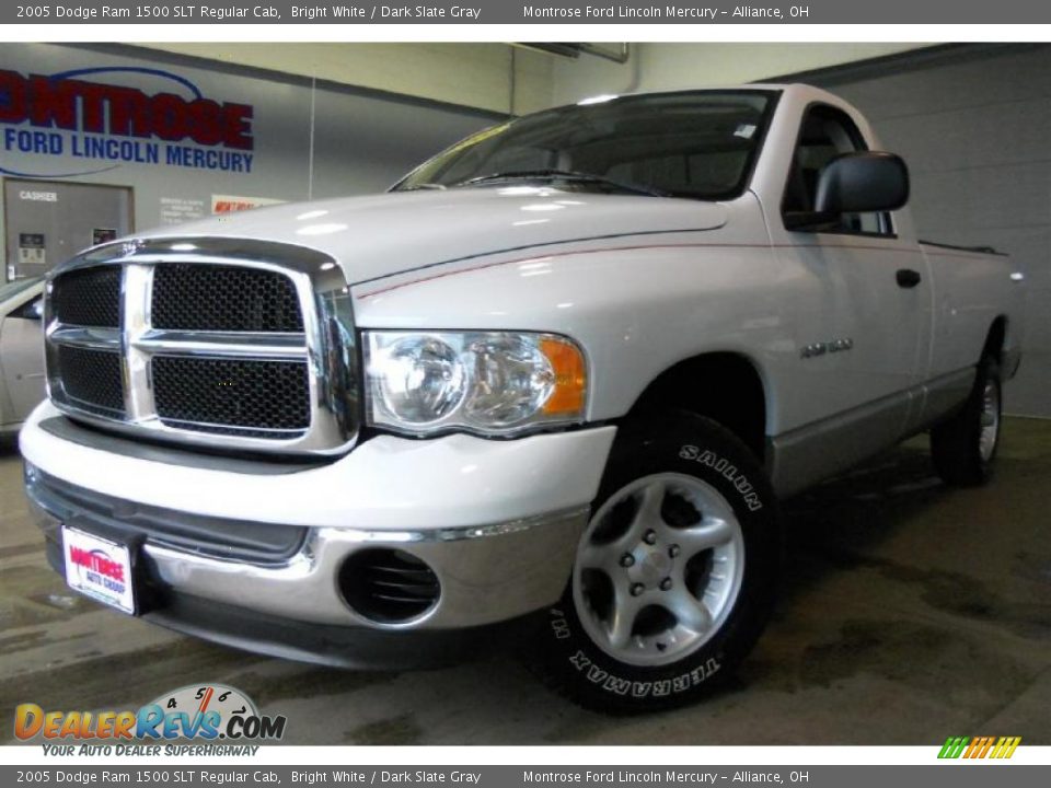 2005 Dodge Ram 1500 SLT Regular Cab Bright White / Dark Slate Gray Photo #1