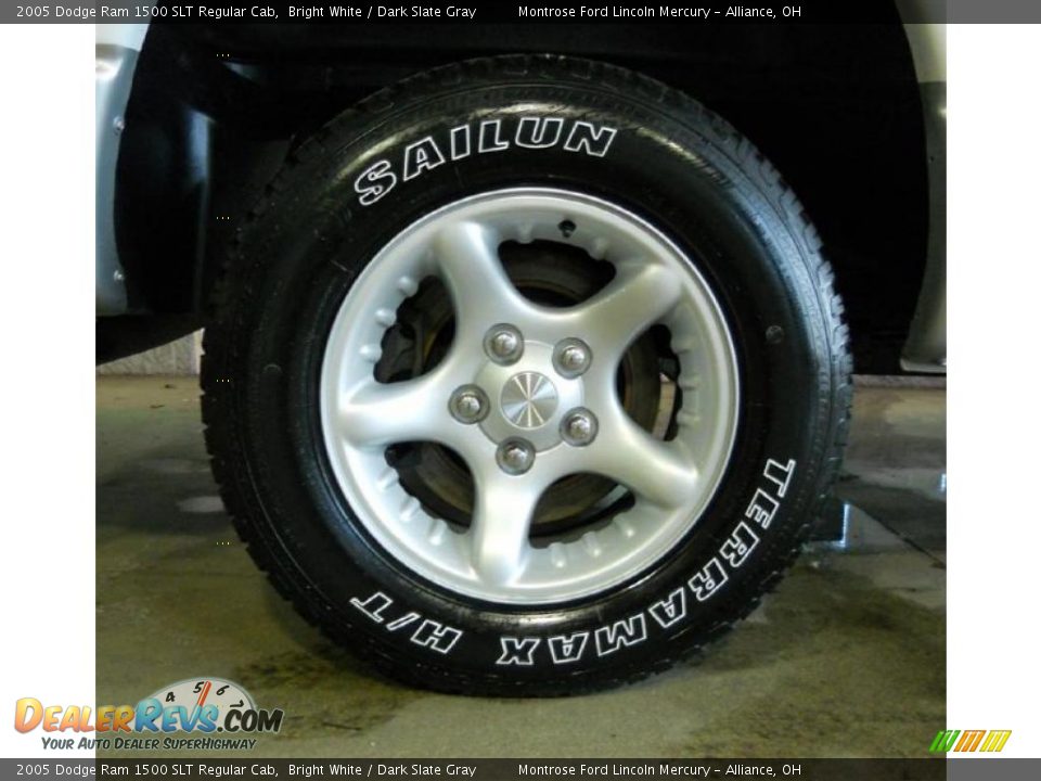 2005 Dodge Ram 1500 SLT Regular Cab Bright White / Dark Slate Gray Photo #23