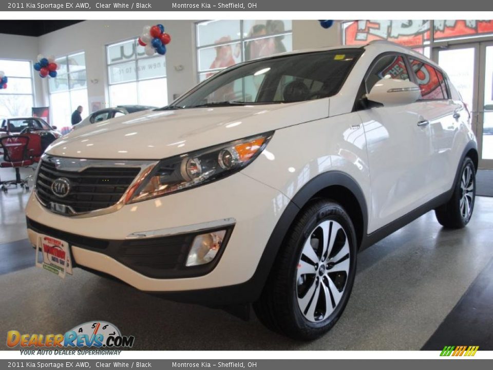 Front 3/4 View of 2011 Kia Sportage EX AWD Photo #2