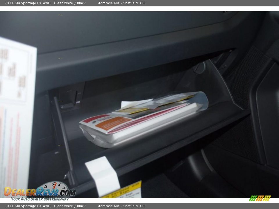 2011 Kia Sportage EX AWD Clear White / Black Photo #28
