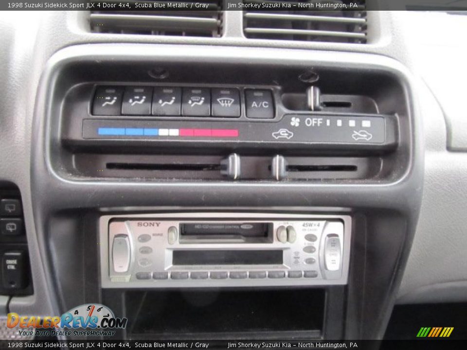 Controls of 1998 Suzuki Sidekick Sport JLX 4 Door 4x4 Photo #10
