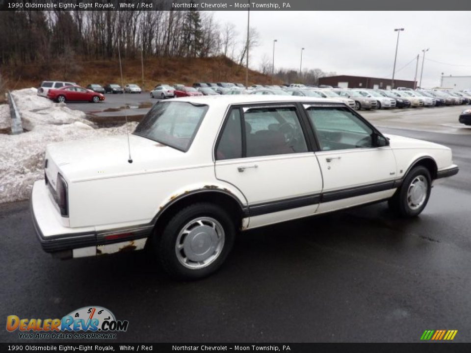 1990 Oldsmobile Eighty-Eight Royale White / Red Photo #5