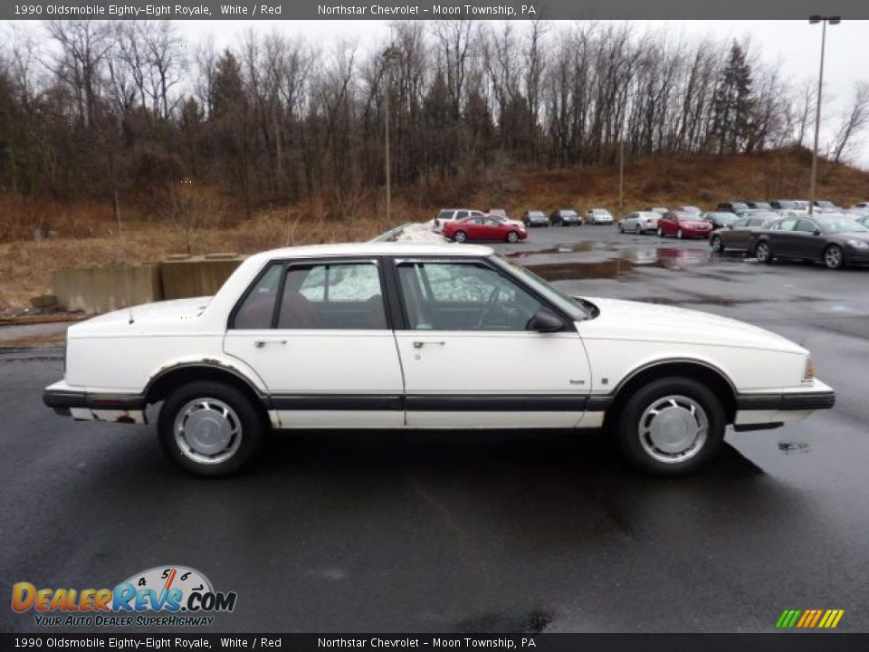 1990 Oldsmobile Eighty-Eight Royale White / Red Photo #6