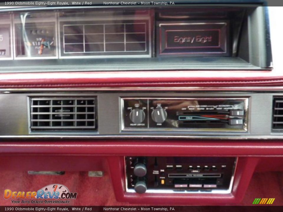 Controls of 1990 Oldsmobile Eighty-Eight Royale Photo #9