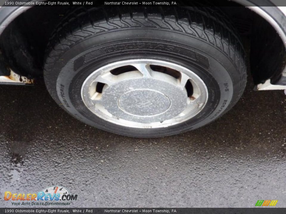 1990 Oldsmobile Eighty-Eight Royale White / Red Photo #10