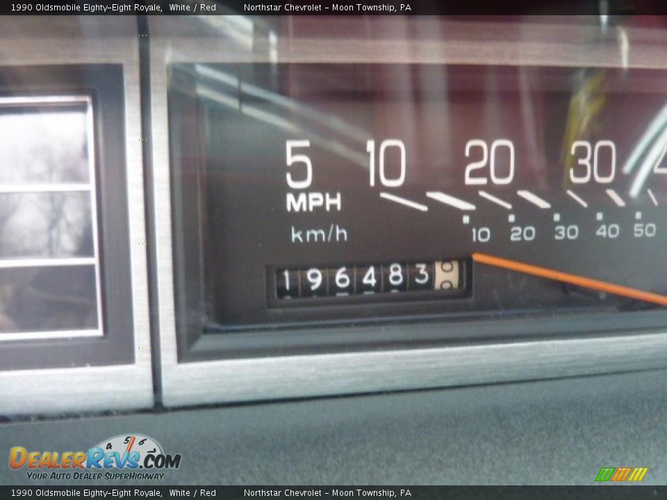 1990 Oldsmobile Eighty-Eight Royale White / Red Photo #15