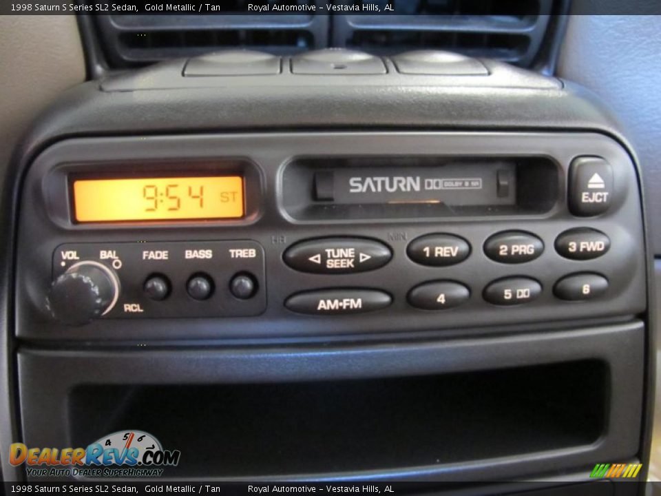 Controls of 1998 Saturn S Series SL2 Sedan Photo #16