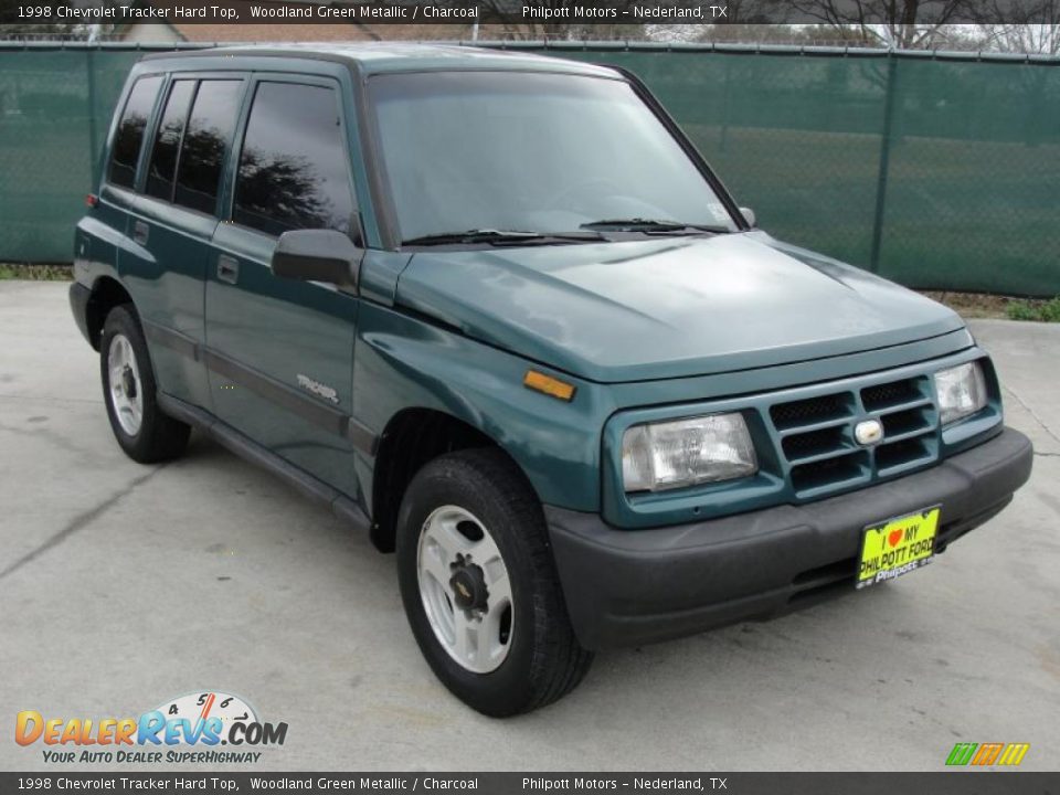 Front 3/4 View of 1998 Chevrolet Tracker Hard Top Photo #1