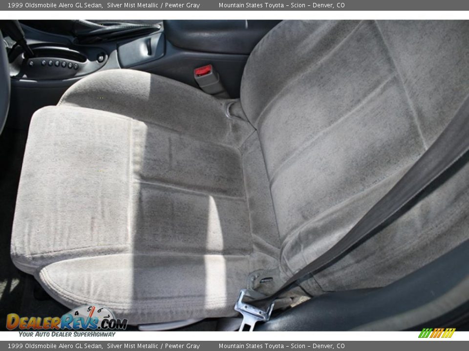 1999 Oldsmobile Alero GL Sedan Silver Mist Metallic / Pewter Gray Photo #10