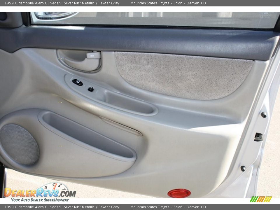1999 Oldsmobile Alero GL Sedan Silver Mist Metallic / Pewter Gray Photo #14