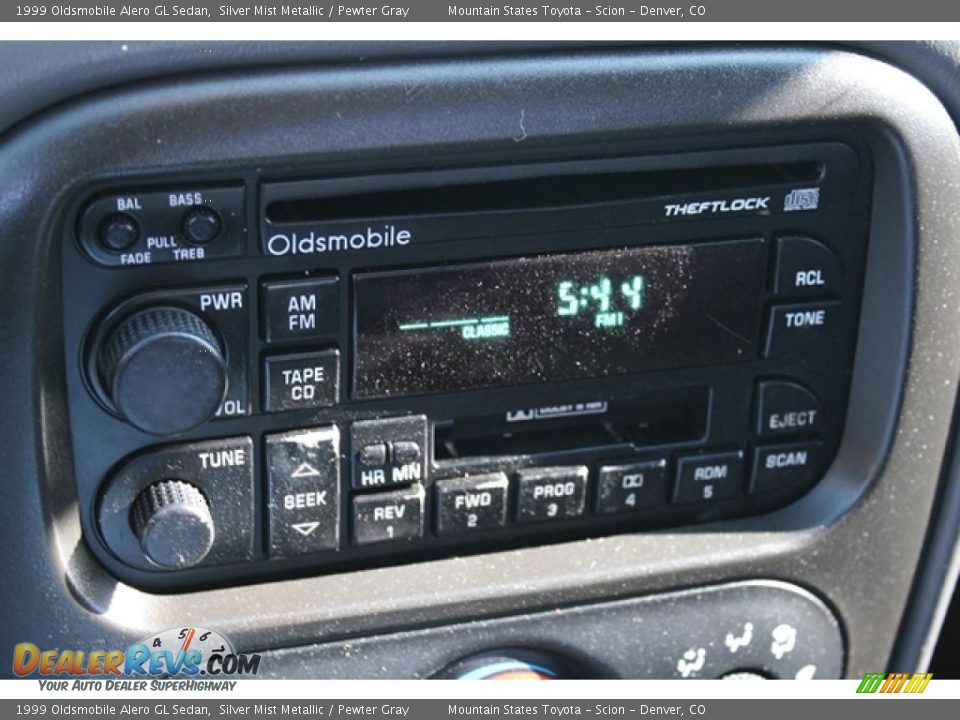 1999 Oldsmobile Alero GL Sedan Silver Mist Metallic / Pewter Gray Photo #16