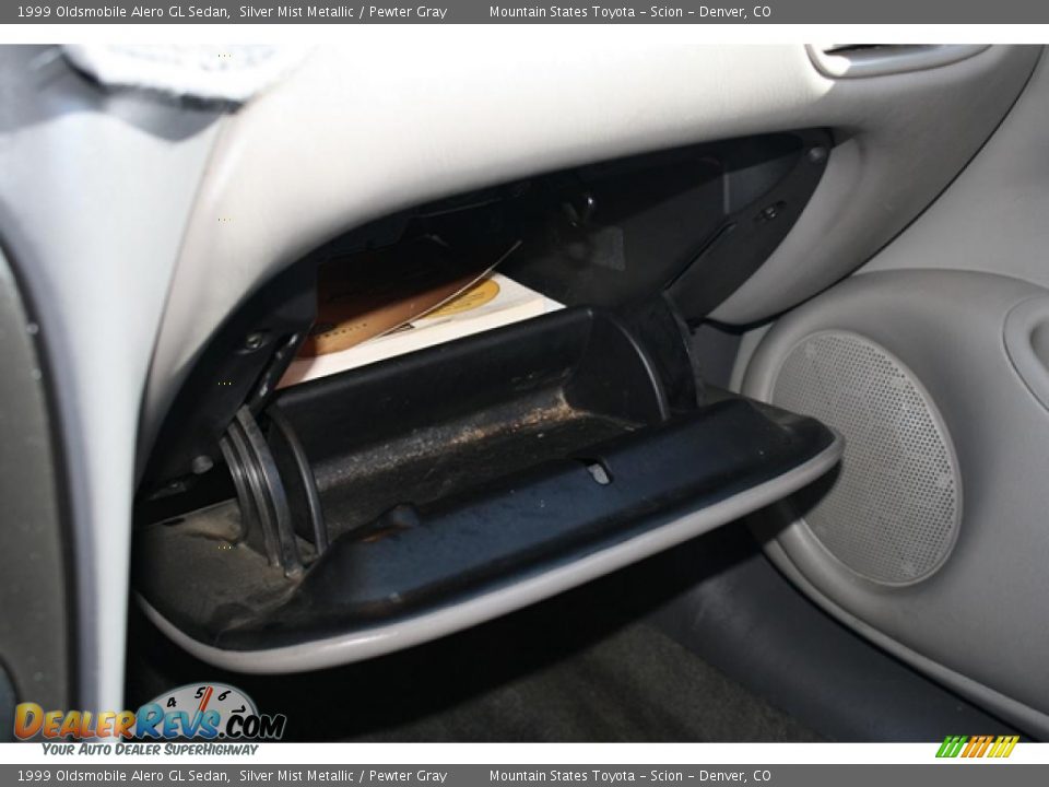 1999 Oldsmobile Alero GL Sedan Silver Mist Metallic / Pewter Gray Photo #21