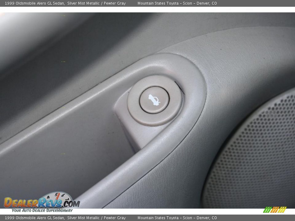 1999 Oldsmobile Alero GL Sedan Silver Mist Metallic / Pewter Gray Photo #22