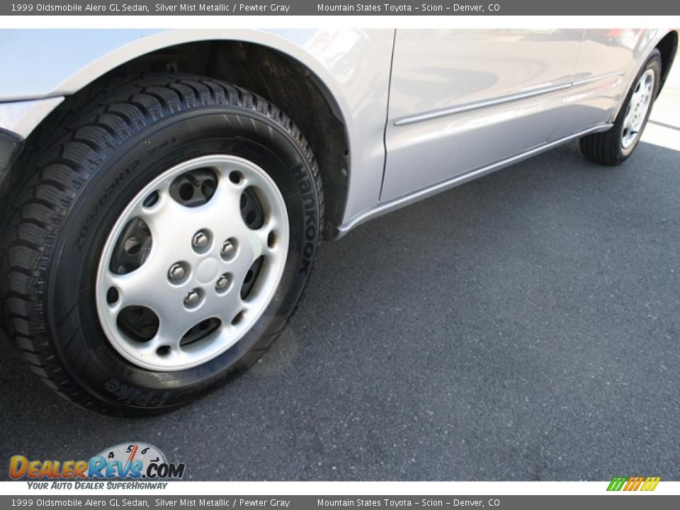 1999 Oldsmobile Alero GL Sedan Silver Mist Metallic / Pewter Gray Photo #24