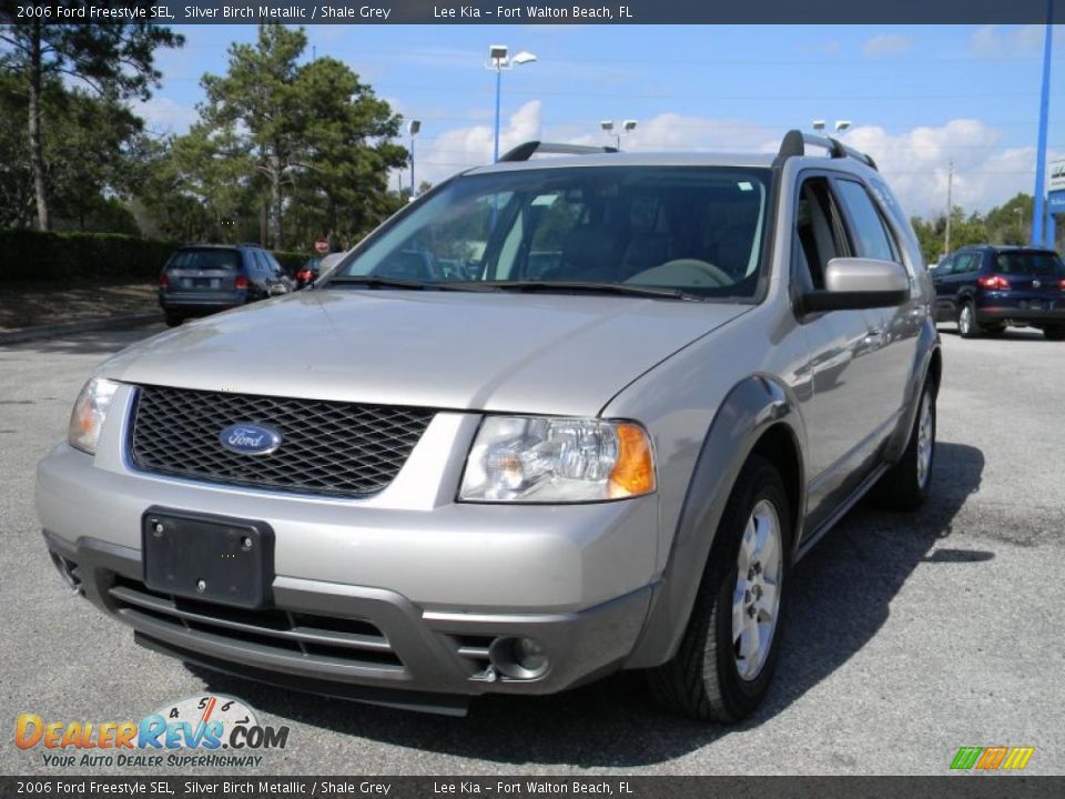 Front 3/4 View of 2006 Ford Freestyle SEL Photo #1