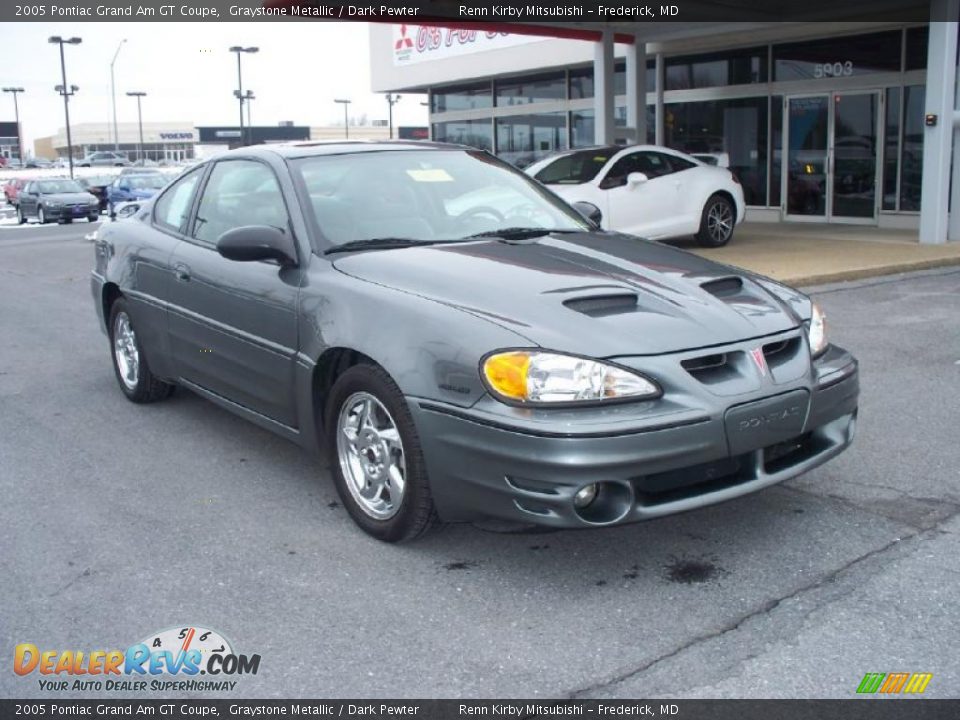 Front 3/4 View of 2005 Pontiac Grand Am GT Coupe Photo #7