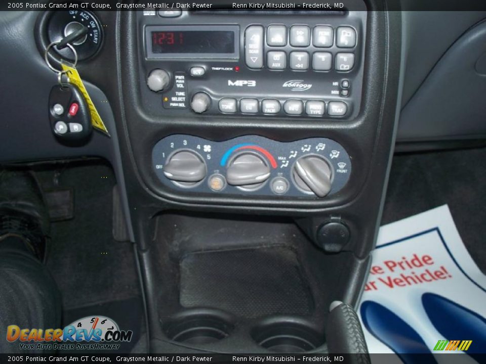 Controls of 2005 Pontiac Grand Am GT Coupe Photo #19