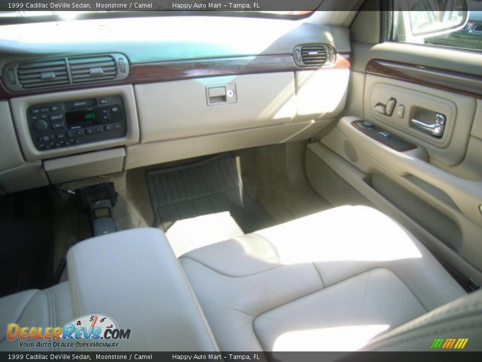 1999 Cadillac DeVille Sedan Moonstone / Camel Photo #16
