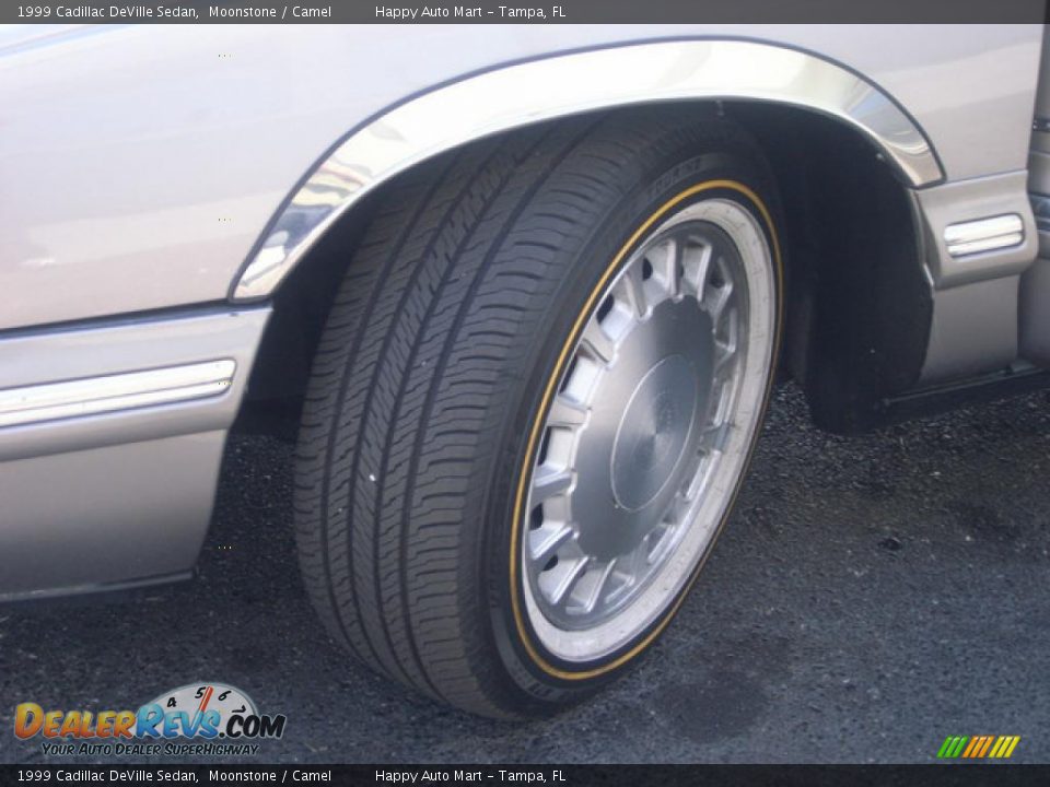 1999 Cadillac DeVille Sedan Moonstone / Camel Photo #26
