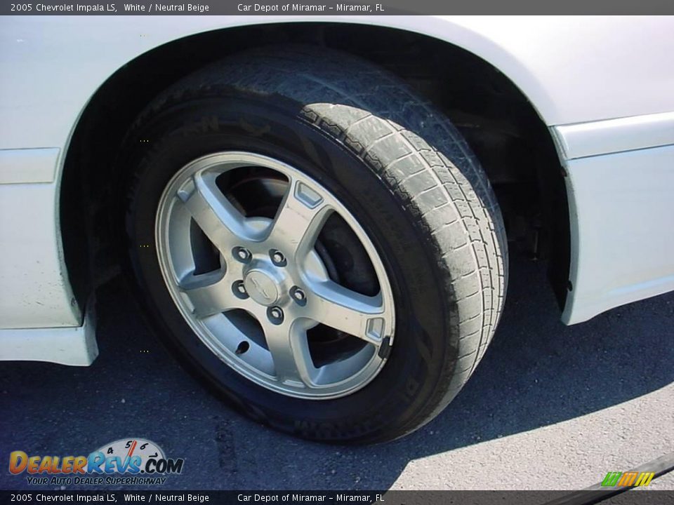 2005 Chevrolet Impala LS White / Neutral Beige Photo #14