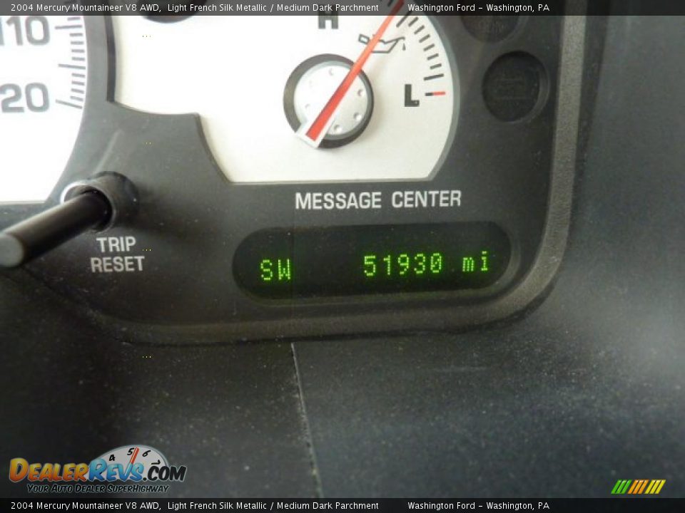 2004 Mercury Mountaineer V8 AWD Light French Silk Metallic / Medium Dark Parchment Photo #20