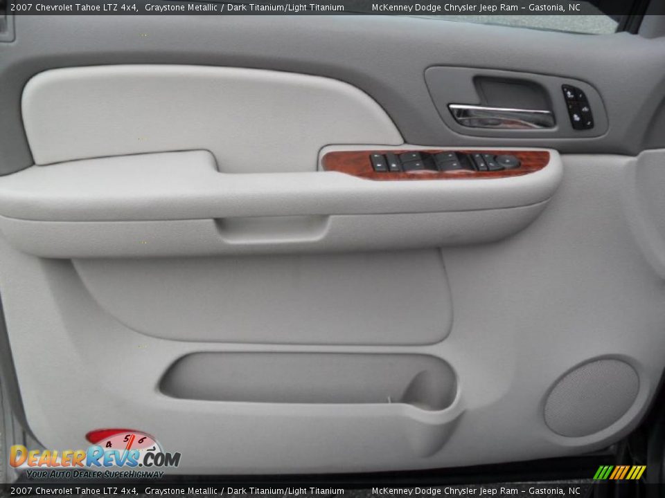2007 Chevrolet Tahoe LTZ 4x4 Graystone Metallic / Dark Titanium/Light Titanium Photo #8