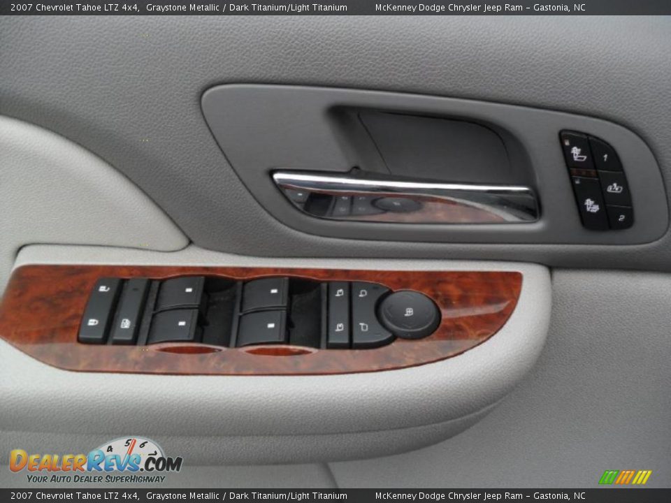 2007 Chevrolet Tahoe LTZ 4x4 Graystone Metallic / Dark Titanium/Light Titanium Photo #9