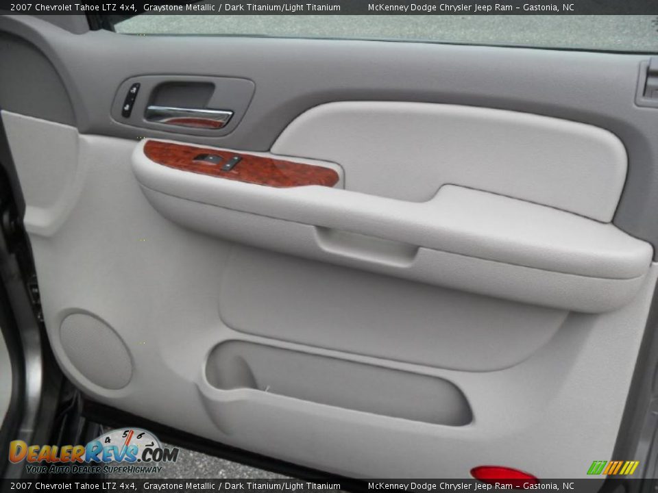 2007 Chevrolet Tahoe LTZ 4x4 Graystone Metallic / Dark Titanium/Light Titanium Photo #23