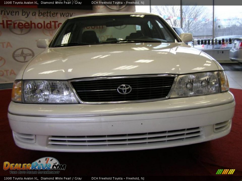1998 Toyota Avalon XL Diamond White Pearl / Gray Photo #2
