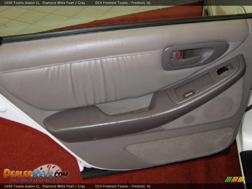 1998 Toyota Avalon XL Diamond White Pearl / Gray Photo #8