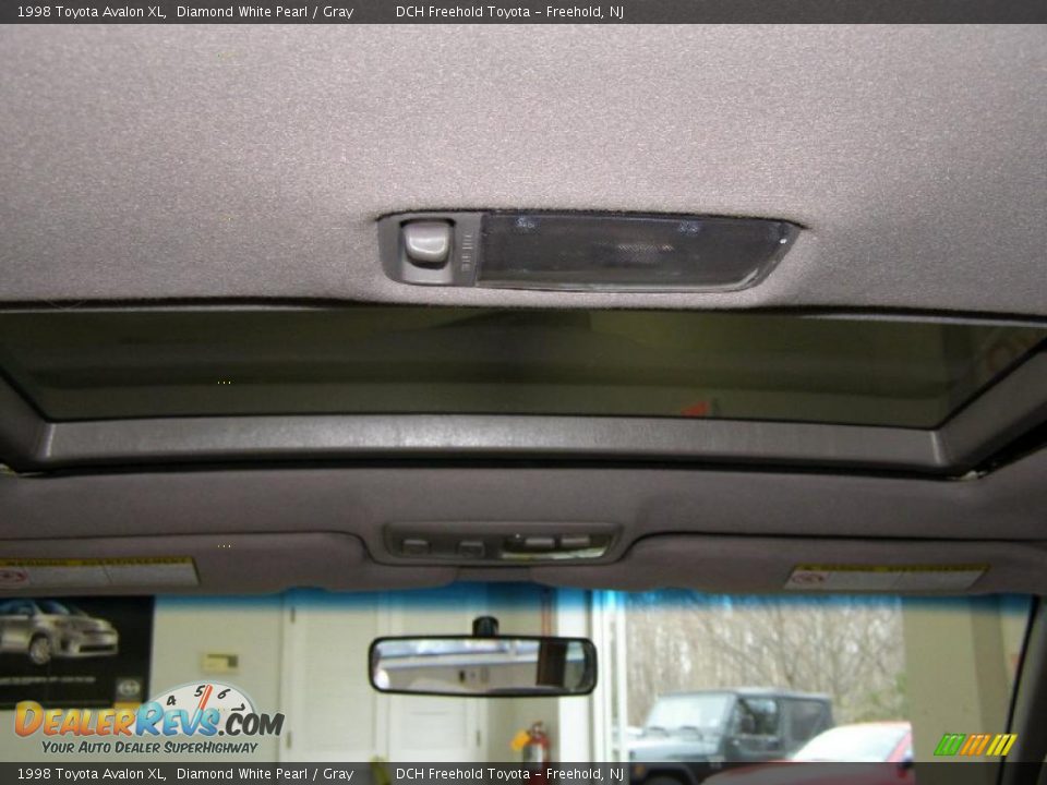 1998 Toyota Avalon XL Diamond White Pearl / Gray Photo #10