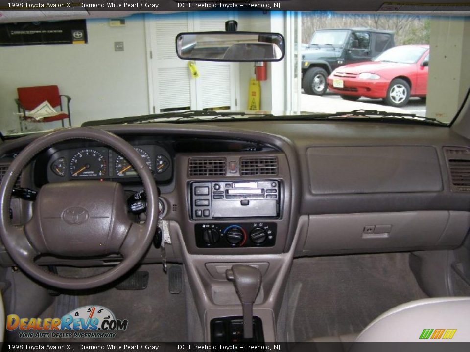 1998 Toyota Avalon XL Diamond White Pearl / Gray Photo #11