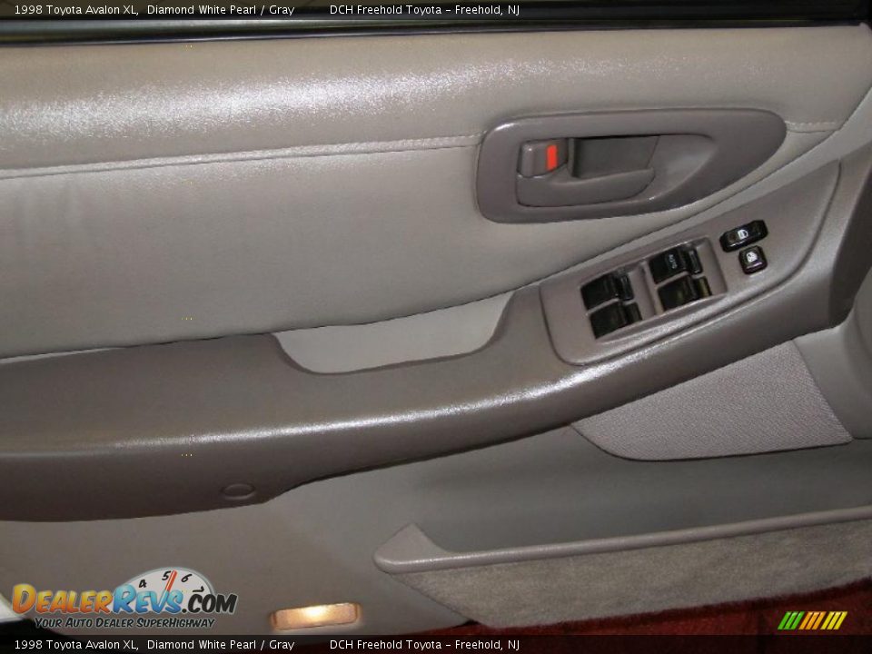 1998 Toyota Avalon XL Diamond White Pearl / Gray Photo #15