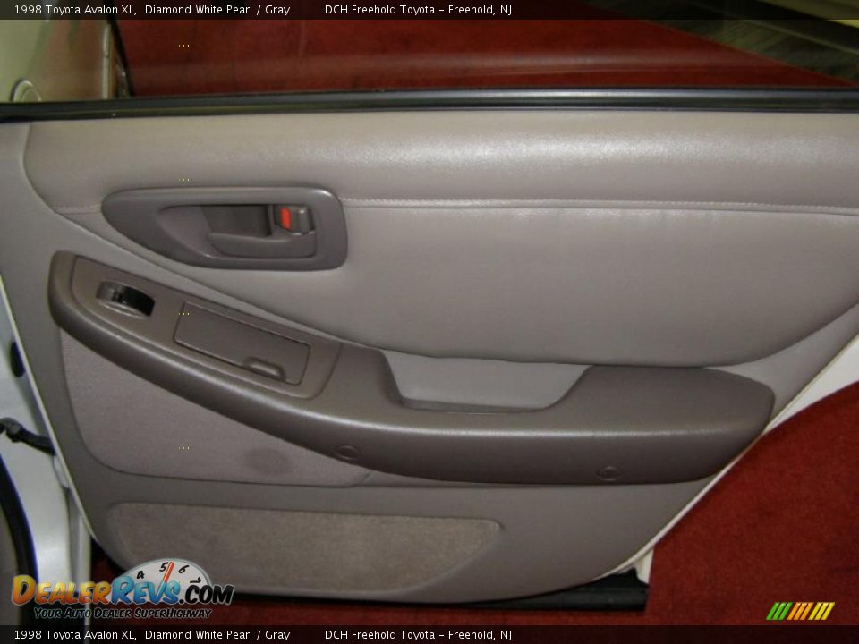 1998 Toyota Avalon XL Diamond White Pearl / Gray Photo #21