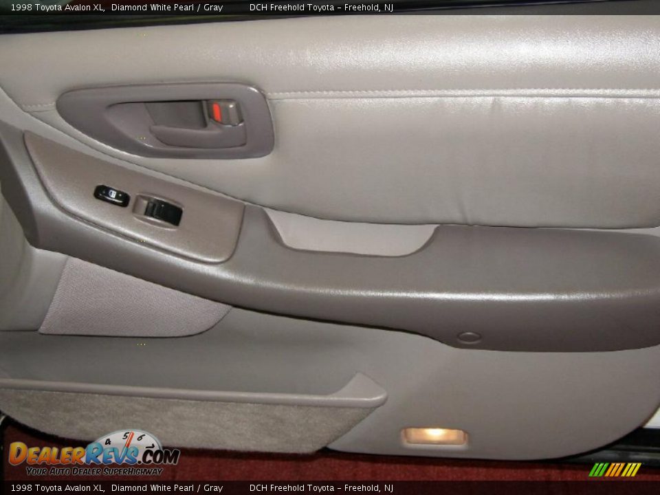 1998 Toyota Avalon XL Diamond White Pearl / Gray Photo #23