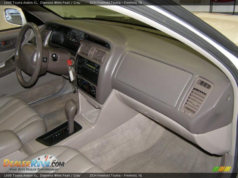 1998 Toyota Avalon XL Diamond White Pearl / Gray Photo #24