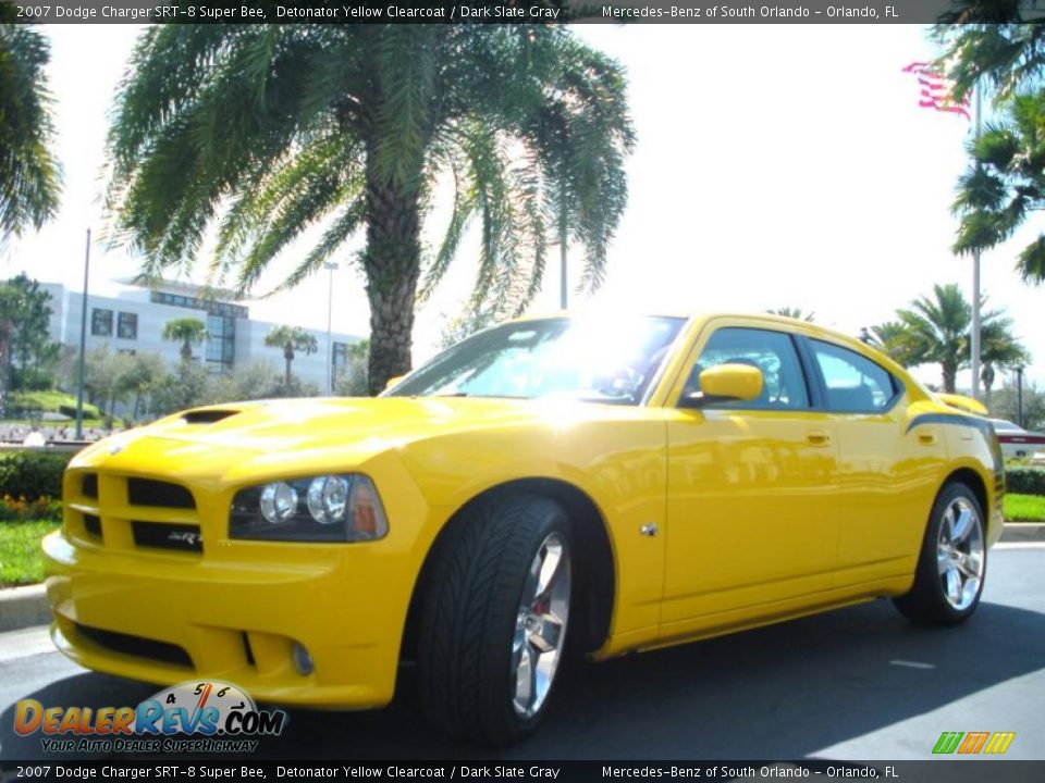 Front 3/4 View of 2007 Dodge Charger SRT-8 Super Bee Photo #2