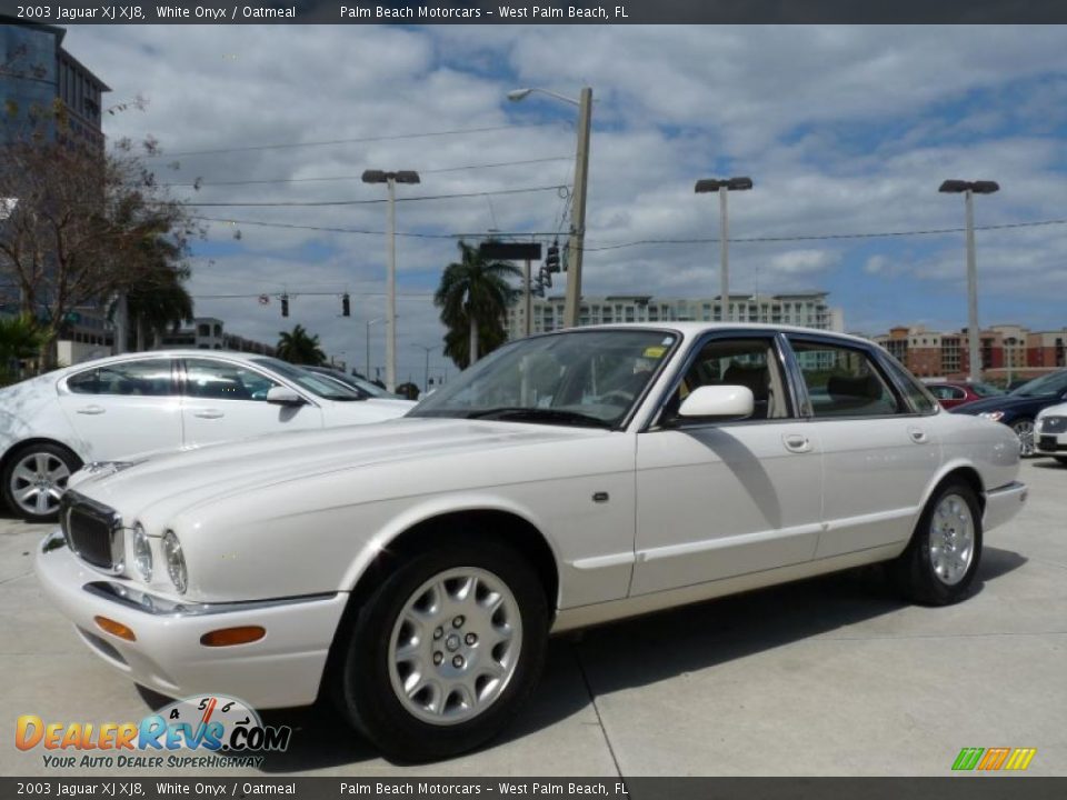 Front 3/4 View of 2003 Jaguar XJ XJ8 Photo #3